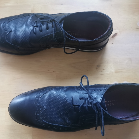 Classic Black Men's Dress Shoes - Picture 3 of 9